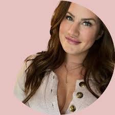 Shannon Lear's Instagram, Twitter & Facebook