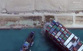 2:24 huge container ship gets stuck in suez canal, blocking all traffic. Z Lirlfeoqijwm