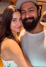 Vicky Kaushal And Katrina Kaif Jets Off For Their New Year Vacations, She  Stuns In A Black Over-Coat