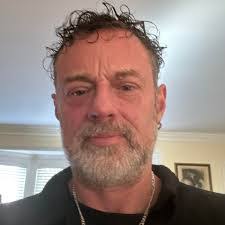 Robert Pixley's Instagram, Twitter & Facebook