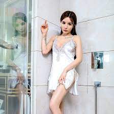 Amazon.co.jp: エロティックな服の女性のエロ ティックなランジェリーセットセクシーなランジェリー女性のスリングレースディープVハイスリットセクシーな誘惑透明なナイトドレスヨーロッパのナイトウェア7717-White_Oneサイズ