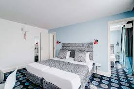 Luxury rooms, suites, and condos will set a new standard for service and style in new york after a full restoration. Service Attentionne Et Sentiment De Securite Avis De Voyageurs Sur Hotel Astoria Astotel Paris Tripadvisor