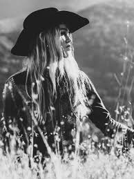 Aesthetic Black And White Fashion Photos Pin By Valerie Harris On Torn Black And White Love Black And White Aesthetic Black White Art