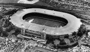 Wembley stadium (branded as wembley stadium connected by ee for sponsorship reasons) is a football stadium in wembley, london. Nik Nikols V Twitter 28 Aprelya 1923 Goda Otkrylsya Stadion Wembley Uembli V Londone Stadion Uembli Takzhe Izvestnyj Kak Empire Stadium Ili Staryj Uembli Futbolnyj Stadion V Uembli Severo Zapadnom Rajone