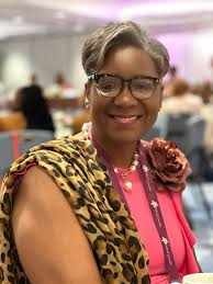 Can someone edit the photo to add a floral background?