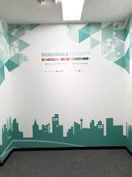 壁面デザイン制作事例_壽環境機材様 ｜ 大阪・東京のデザイン会社 タイタン・アート ｜ UIUX・WEBパンフレットカタログ制作