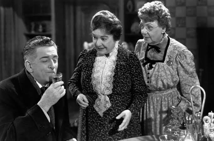 Arsenic and Old Lace, Frank Capra's “Halloween Tale of Brooklyn,” Is the  perfect film for the season ‹ CrimeReads