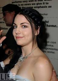 Who do we want to voice Amy Rose in Sonic 4? I know some fans want Cindy  Robinson but if that was to happen then Amy would have already spoke in  Sonic