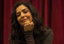 Conheça a história da brasiliense Simone Menezes, uma das mais importantes  maestrinas no mundo