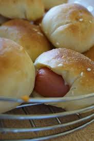 Mini Hot Dogs Pour Apero Entre Copains Dogs Mini Copains In 2020 Food Mini Burgers Hot Dog Buns