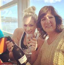 Lauren elizabeth jackson (born 11 may 1981 in albury, new south wales) is an australian retired professional basketball player. Lauren Jackson Announces She Is Pregnant With Her First Child Daily Mail Online
