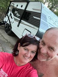 What are some funny phrases or images for a camper towed by a beginner?