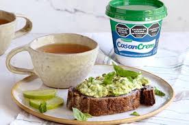 Tostada con Palta Acompañado de Queso Crema - Casancrem