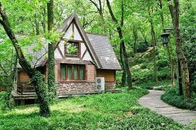 How To Build A Completely Off The Grid Self Sustaining Home Off Grid House Earthship Exterior