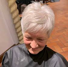 Wondering how to style your hair as you reach your 60s? What Is The Best Hairstyle For A 60 Year Old Woman Latesthairstylepedia Com