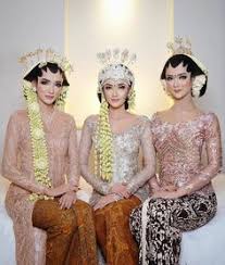 Benda ini menjadi identitas dan kebanggan masyarakat yang terus dilestarikan. Terbaik Baju Pengantin Adat Sunda Warna Hitam Ideku Unik