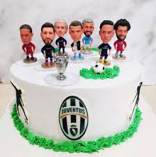 Great variety of cake flavors also available. Juventus Soccer Cake Food Drinks Baked Goods On Carousell
