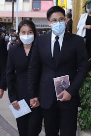 Son, brother, husband, father of 3 kids; 6park Com éœéœ‡éœ†ç—›å¤±ä½•è¶…è‹± ä½•è¶…èŽ²ä¸çˆ±éœå¯å±± èµŒçŽ‹å¥³å„¿ä¸Žéœå®¶æœ‰ç¼˜æ— åˆ†