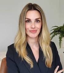 Keri West's Instagram, Twitter & Facebook