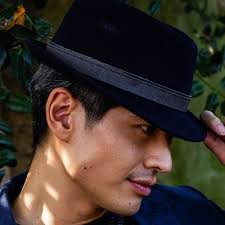 Leslie Spero's Instagram, Twitter & Facebook