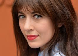 Moi, j'examinais le lieu et la mine de nos hôtes. Un Make Up Bleu Blanc Rouge Pour La Coupe Du Monde C Est Possible Voici