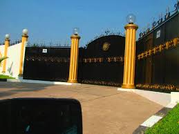 Koffi olomide's children are aristote, elvis, miss universe, nike, rocky, del pirlo mourinho, and saint james rolls. Jb Mpiana House