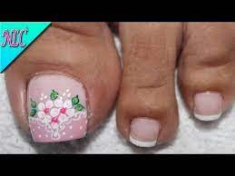 Esta es una de las figuras de uñas más elegantes que hay para uñas, el dorado y el negro crean una combinación bastante elegante. Diseno De Unas Para Pies Flores Sencillas Flowers Nail Art Nlc Youtube Decoracion De Unas Frances Arte De Unas De Pies Unas De Pies Sencillas