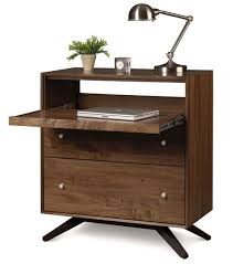 Este cajón extraíble de 16.9 in (18.9 in incluyendo soportes laterales) x 11.4 in x 1.9 in (3.7 in incluyendo soportes). Walnut 2 Drawer Laptop Desk