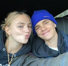 At first, romeo and his family lived in england, but in july 2003, they moved as david was traded to madrid. Romeo Beckham Liebeserklarung Zu Geburtstag Seiner Freundin Promiflash De