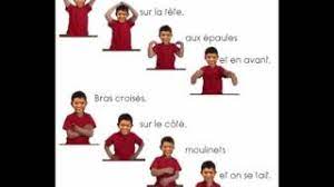 Ses copains, sa bande, ce sont blaise, alice, claudio, ali et youssef. Comptine Avec Le Corps Mains En L Air Youtube