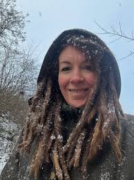 Snowstorm incoming ❄️✨ Fairies, stay warm + drive safe today 🧚🏼‍♀️🧣 If  you need me, I'll be hibernating dreaming of warmer weather and summer  markets 😆