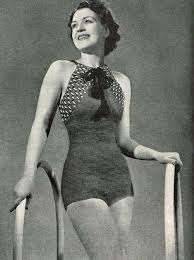 Moda anni 30 per donne: L Evoluzione Dei Costumi Da Bagno Un Costume Crochet Anni 30 Costumi Da Bagno Vintage Stile Di Moda Lavori A Maglia Vintage