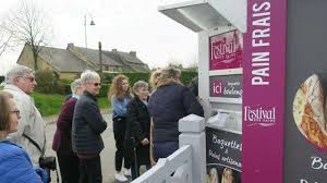 Un Distributeur De Pains Installe Rue De Rennes Rennes Maville Com