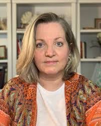 Jennifer Hosea's Instagram, Twitter & Facebook