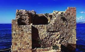 قلعة صور البحرية المعروفة ببرج المباركة sour tyre castle south lebanon wood firewood texture
