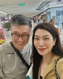 Meeting up with my first ex-manager, Mr Michael Toh, brought back so many  memories of my early days in the corporate world. Fresh out of high school  at age eighteen, I begin