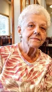 Carrie Lindig's Instagram, Twitter & Facebook