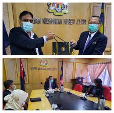 Kerajaan johor hari ini didesak untuk menyuarakan pandangan mereka bagi membuka sidang dewan unadangan negeri mengulas perkara itu, timbalan pengerusi parti amanah negara (amanah) johor, sr dzulkefly menurut pengarah kesihatan negeri sarawak, dr chin zin hing, ketika ini. Sprm