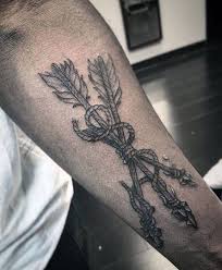 It also signifies the momentary silence and stillness before a blast of activity. Tatto Wallpapers Three Arrows Tattoo Meaning