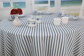 Die Runde Tischdecke Friesland Hat Durch Ihre Schmalen Streifen Ein Frisches Nordisches Design Runde Tischdecke Tischdecke Nordisches Design