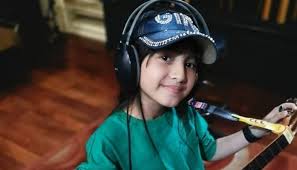 Kalau korang pun nak bertenaga macam alyssa sepanjang hari di bulan ramadhan ni, korang kenalah penuhkan peti sejuk korang dengan susu perisa kurma dan susu perisa pisang dutch lady! Biodata Alyssa Dezek Penyanyi Lagu Untuk Kamu Oh Hiburan