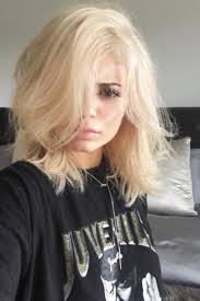 Try on blonde hair color shades, red hair color, or even vibrant hair color with our new 3d technology! Blonde Hair Dark Eyebrow Celebrity Trend