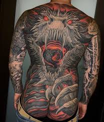Les tatouages de dragon japonais sont idéaux pour les hommes et les femmes car ils ont fière allure sur n'importe quel corps, il vous suffit de l'aimer et de une zone idéale pour tatouer un tatouage de dragon japonais peut être le dos, le côté ou la cuisse. 100 Incroyables Tatouages Dans Le Dos Pour Homme Tatouez