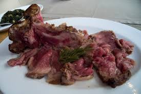 Das fiorentina steak ist ein schnitt, der auf der ganzen welt für seine delikatesse und güte berühmt ist. La Fiorentina Oder Die Fleischfrage Urgeschmack