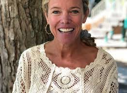 Elizabeth Rohner's Instagram, Twitter & Facebook