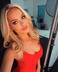 Karminowe usta Cleo. Wiemy, kim jest zjawiskowa modelka z teledysku Cleo