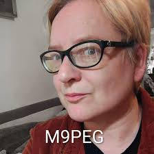 Hi I was breaking open a nodule (well away from cliff and platform)  yesterday between cow gap and beachy head. And then I suddenly realised  that there were no other people using