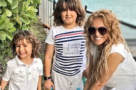 He proposed to her at the eiffel tower in paris, france. Acusan A Paulina Rubio De Maltrato