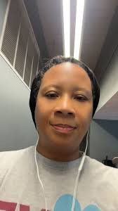 Happy Monday!🌞❤️ I made it to the gym this morning! Soooo, this is my  accountability post for my new challenge! Although I've been there a few  times already, my goal is to