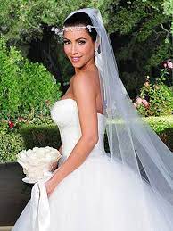 Kim Kardashian S Wedding Hair And Makeup All The Details Robe De Mariee Kim Kardashian Differentes Coiffures Coiffure Simple Mariage